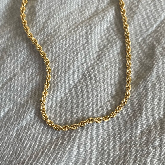 Jewelry - Dainty Gold colored rope necklace